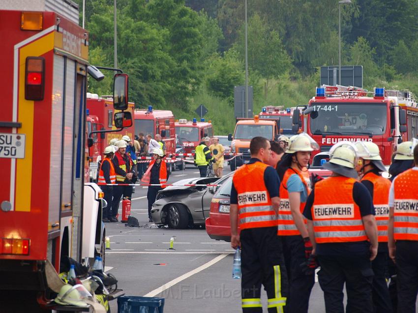 Schwerer Unfall mit Reisebus Lohmar Donrather Dreieck P266.JPG